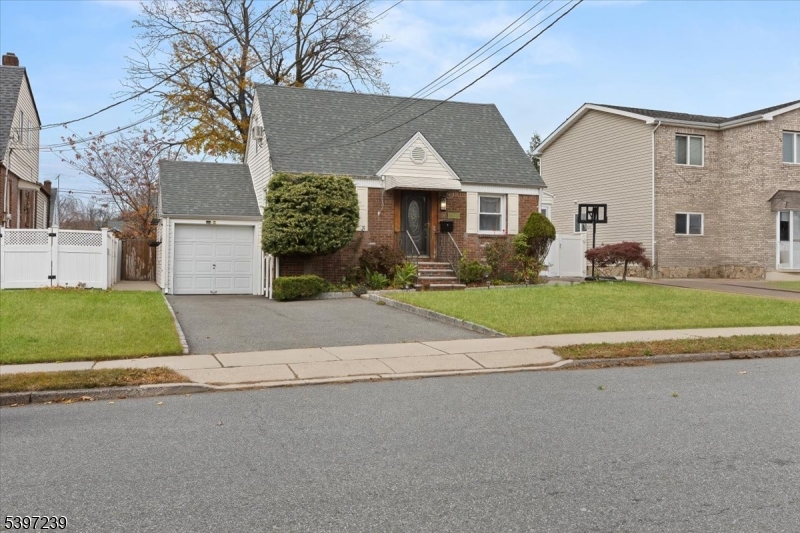 Elmwood Park Boro, NJ 07407,43 Birchwood Dr