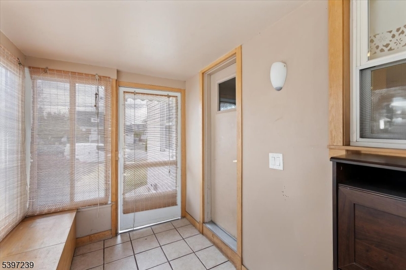 Elmwood Park Boro, NJ 07407,43 Birchwood Dr