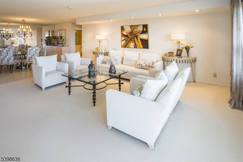 Verona Twp., NJ 07044,2 Claridge Dr #7NE