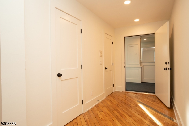 Lambertville City, NJ 08530,71-75 N Main St #201