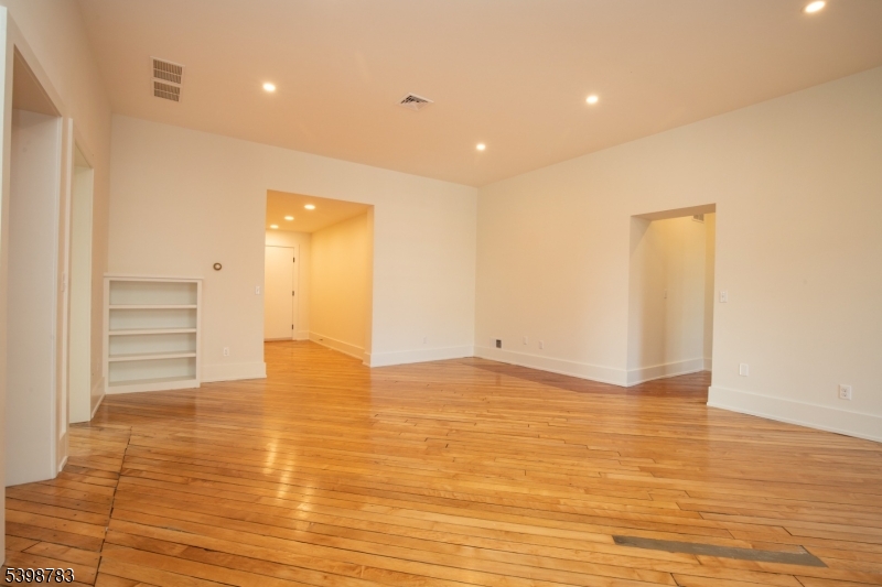 Lambertville City, NJ 08530,71-75 N Main St #201