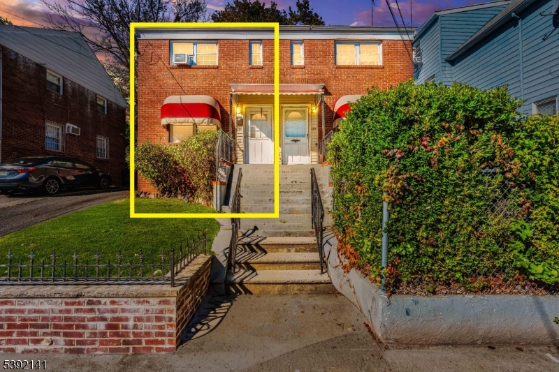 410 E 26th St, Paterson City, NJ 07514