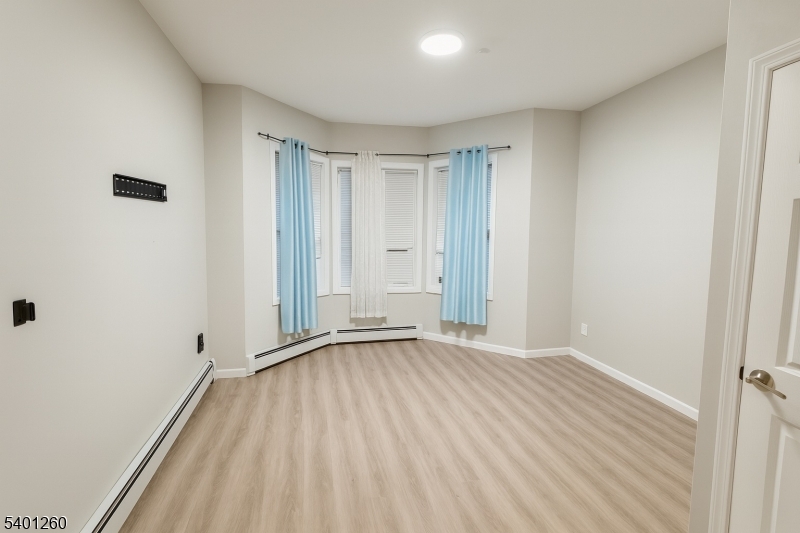 Newark City, NJ 07107,55 N 6Th St