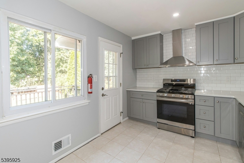 Fanwood Boro, NJ 07023,71 Locust Ave