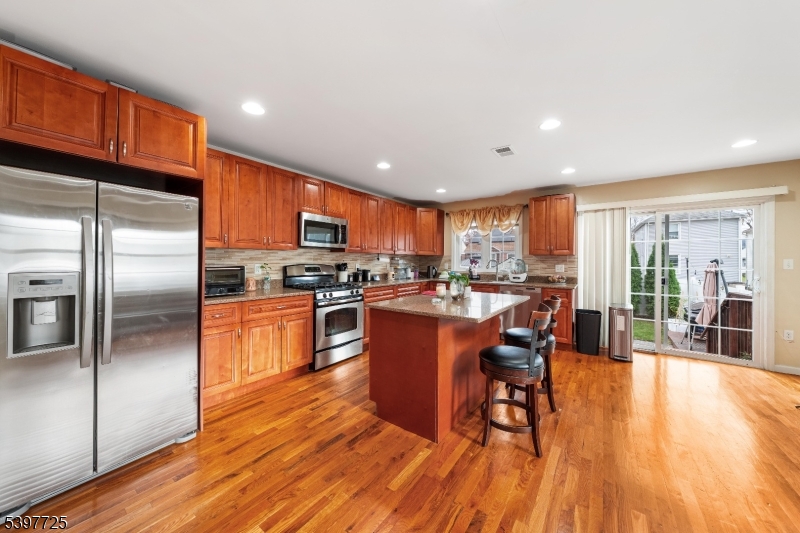 Linden City, NJ 07036,226 Pennsylvania Railroad Av