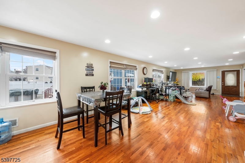 Linden City, NJ 07036,226 Pennsylvania Railroad Av