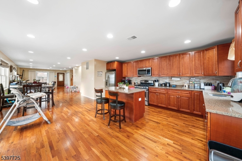 Linden City, NJ 07036,226 Pennsylvania Railroad Av