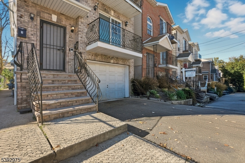 Newark City, NJ 07103,537 S 18Th St