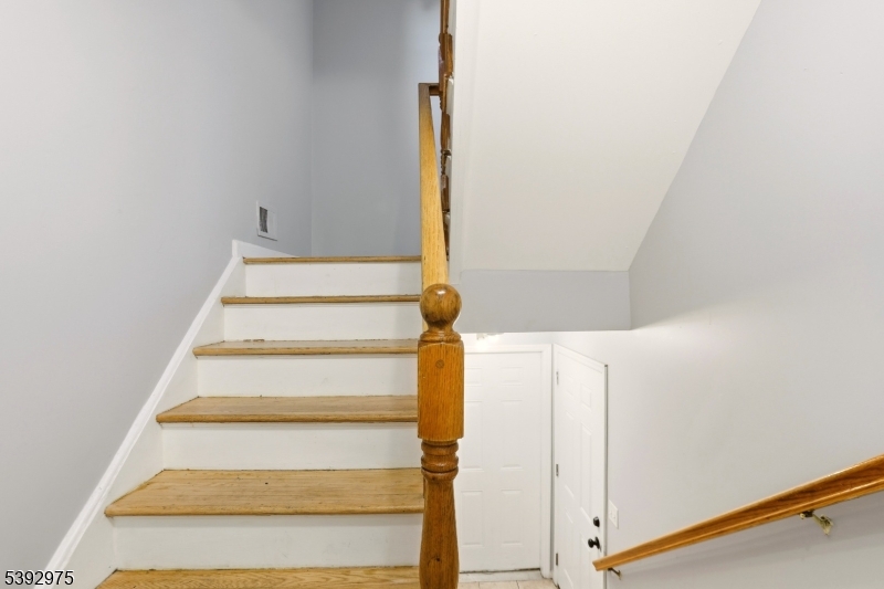 Newark City, NJ 07103,537 S 18Th St