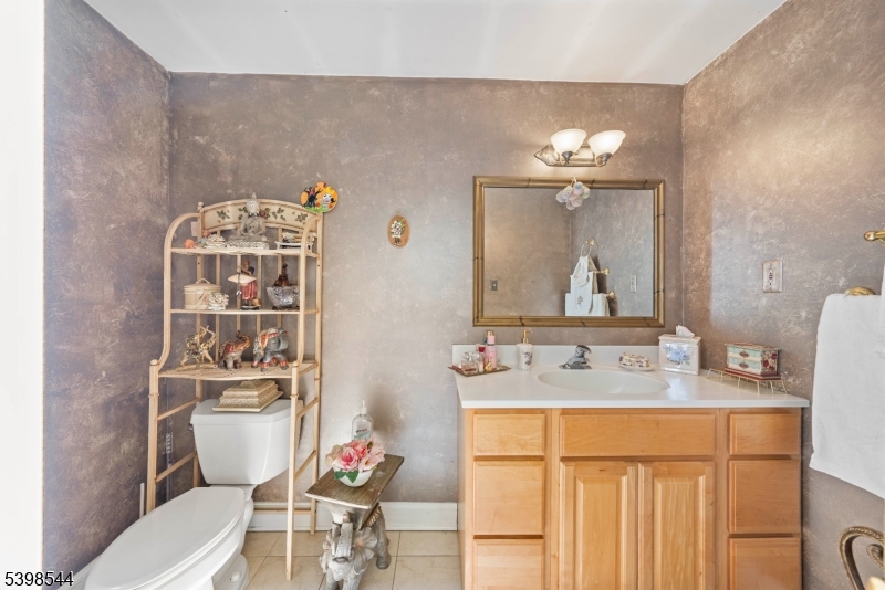 Berkeley Heights Twp., NJ 07922,220 Horseshoe Rd