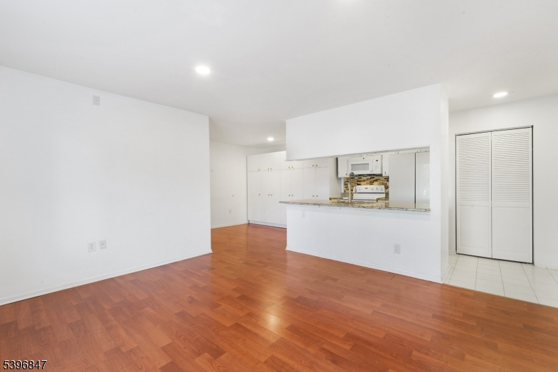 Franklin Twp., NJ 08873,25 Steeplechase Ct #25