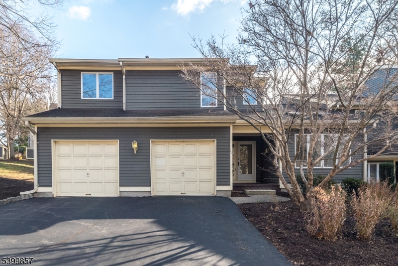 13 Greenbriar Ln, Clinton Twp., NJ 08801