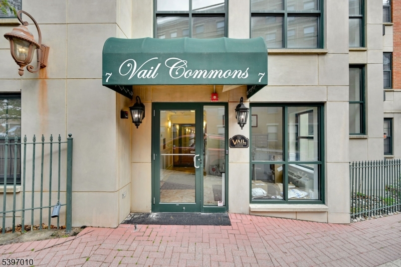 Morristown Town, NJ 07960,7 Prospect St #705