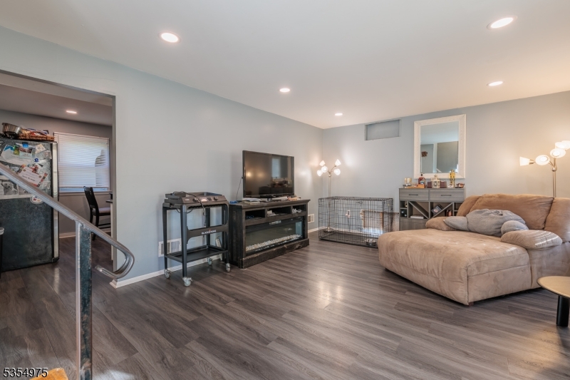 Greenwich Twp., NJ 08886,908 Maple Drive