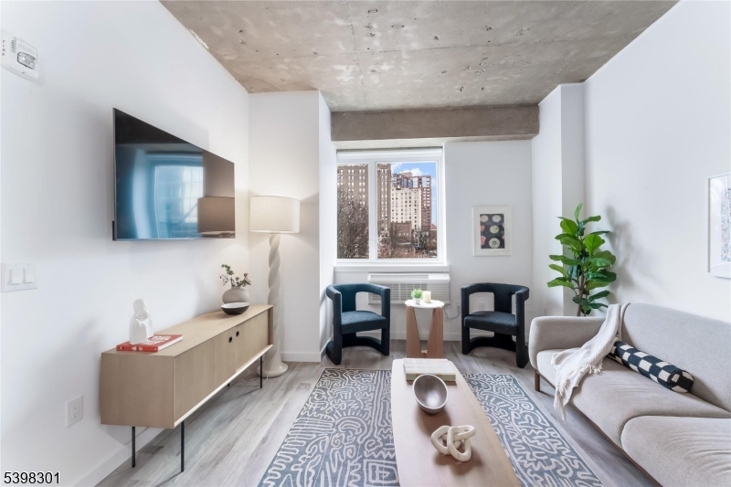 Newark City, NJ 07102,10 Commerce Ct #10 J