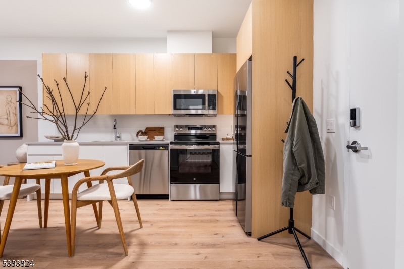 East Orange City, NJ 07018,431 Dr Mlk Jr Blvd #608