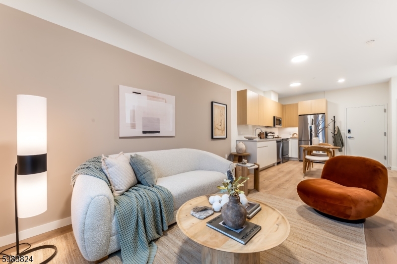 431 Dr Mlk Jr Blvd #608, East Orange City, NJ 07018