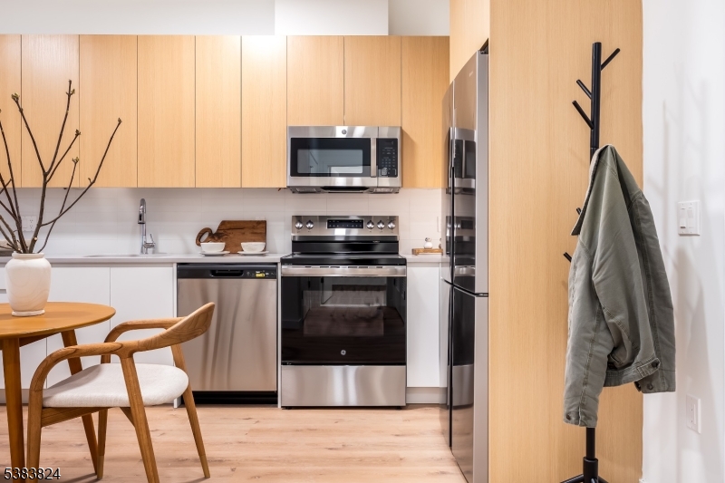 East Orange City, NJ 07018,431 Dr Mlk Jr Blvd #608