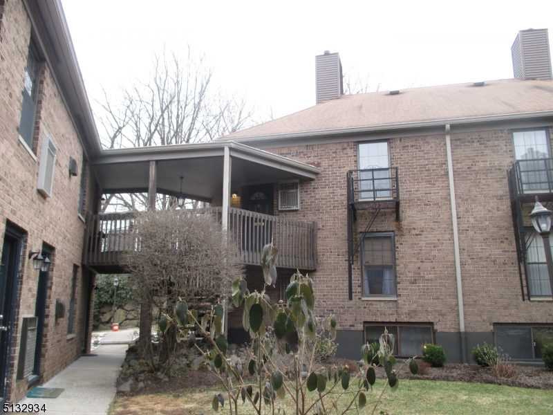 Little Falls Twp., NJ 07424,181 LONG HILL RD.  10-8 #8