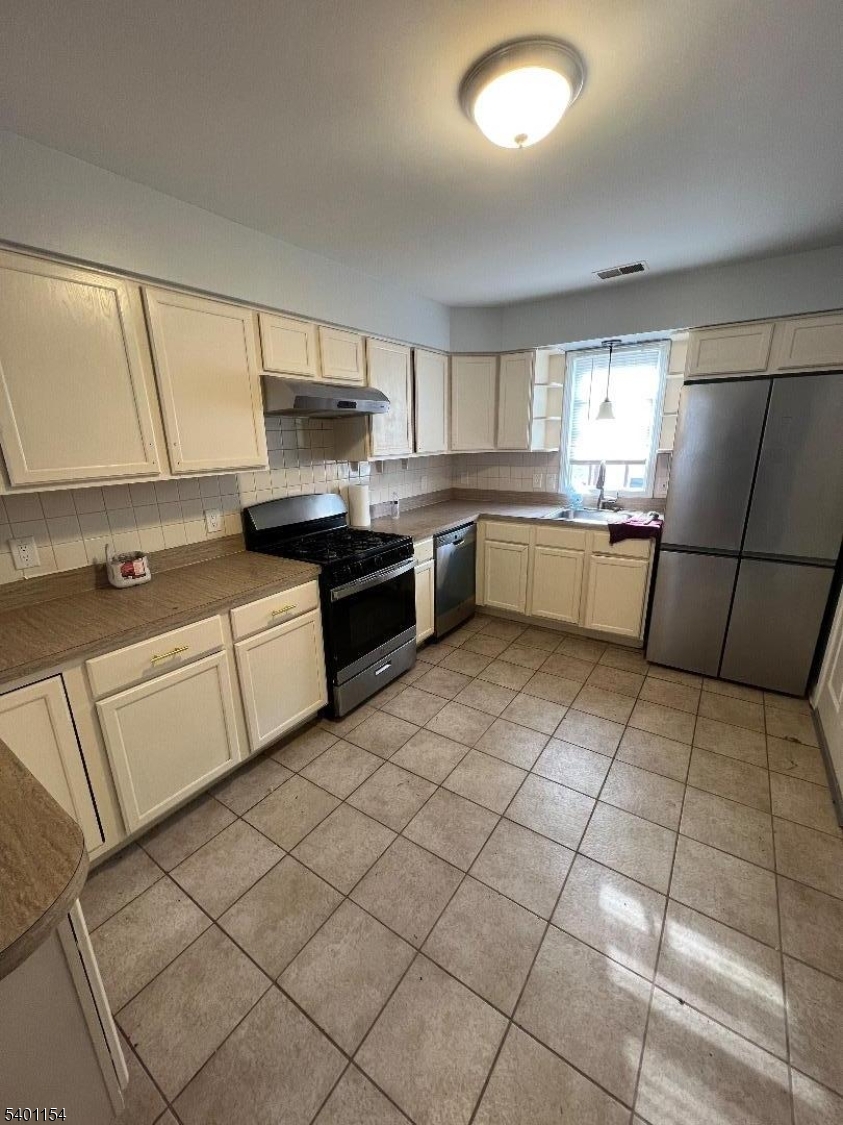 Elizabeth City, NJ 07201,525 Jefferson Ave