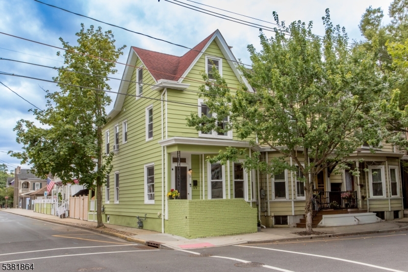 31 Buttonwood St, Lambertville City, NJ 08530