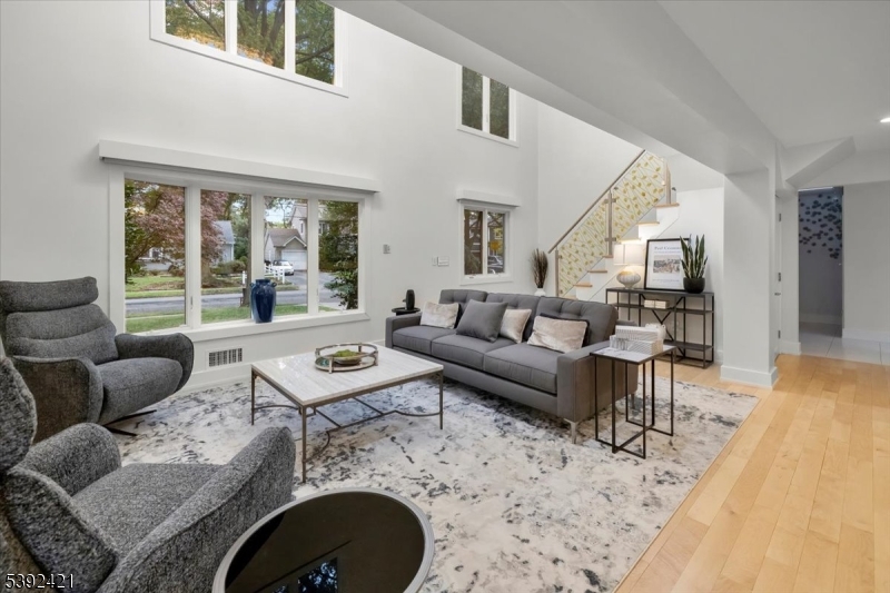 Paramus Boro, NJ 07652,827 Alden Rd