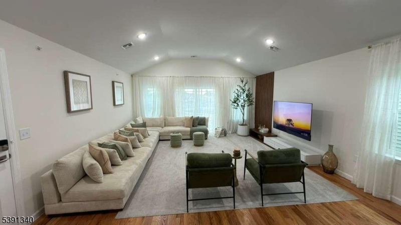 129 Jacques St, Elizabeth City, NJ 07201