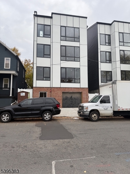 Newark City, NJ 07107,39 S 7Th St