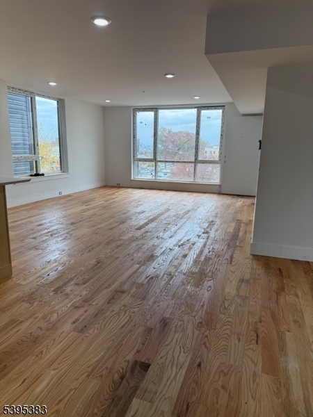 Newark City, NJ 07107,39 S 7Th St