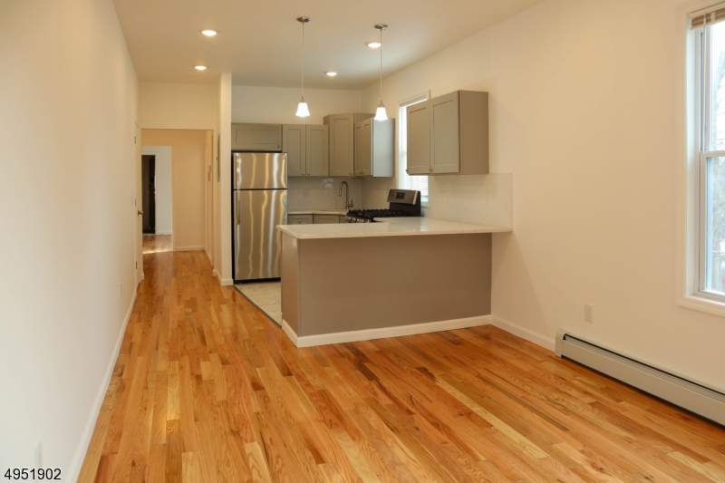 Newark City, NJ 07107,373-375 N 6th St