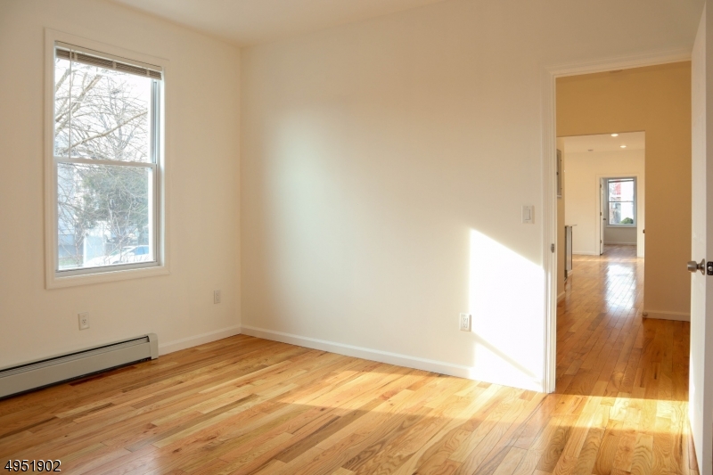 Newark City, NJ 07107,373-375 N 6th St