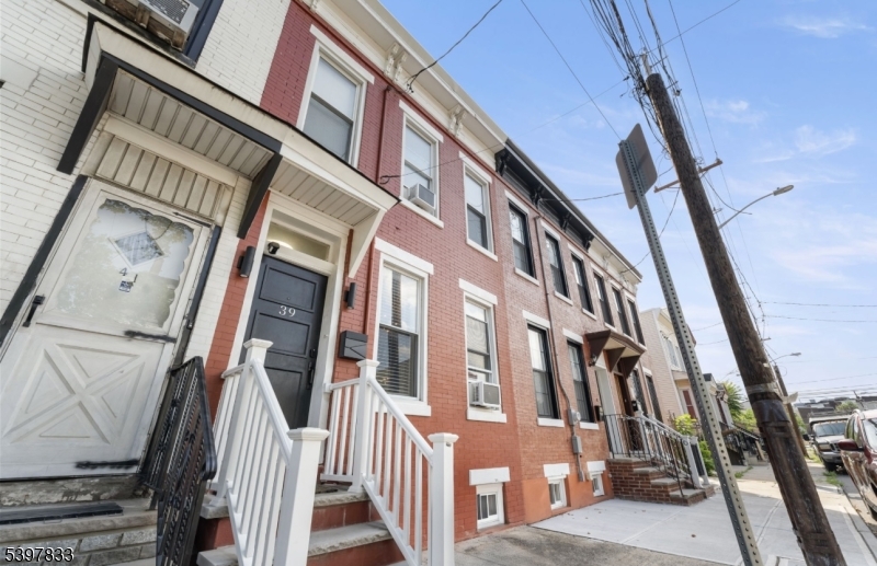 39 Emmet St, Newark City, NJ 07114