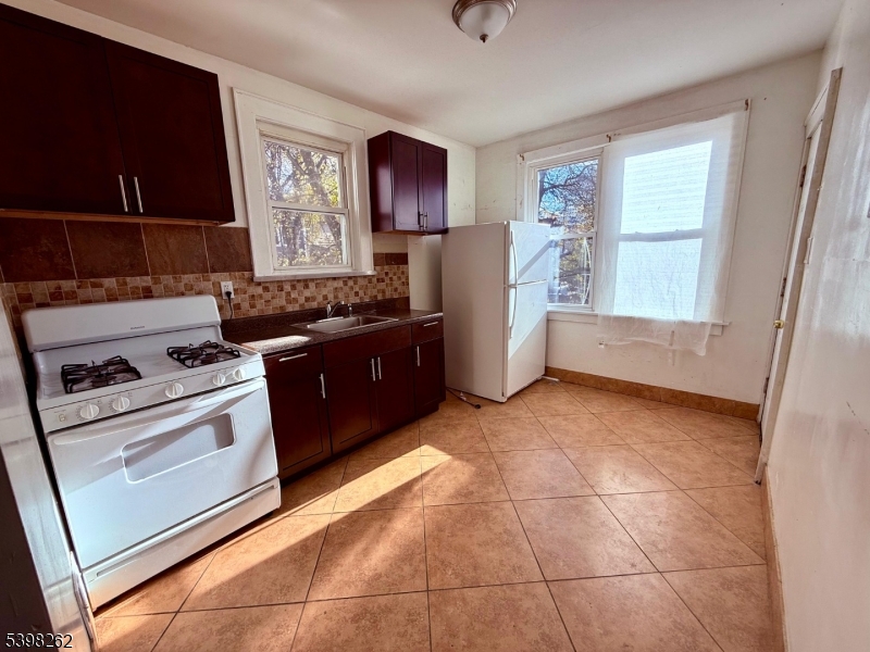 Irvington Twp., NJ 07111,11 Montrose Ter #2