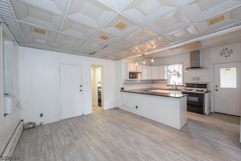 Garfield City, NJ 07026,12 Garfield Ave