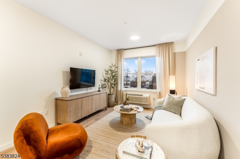 East Orange City, NJ 07018,431 Dr Mlk Jr Blvd #329