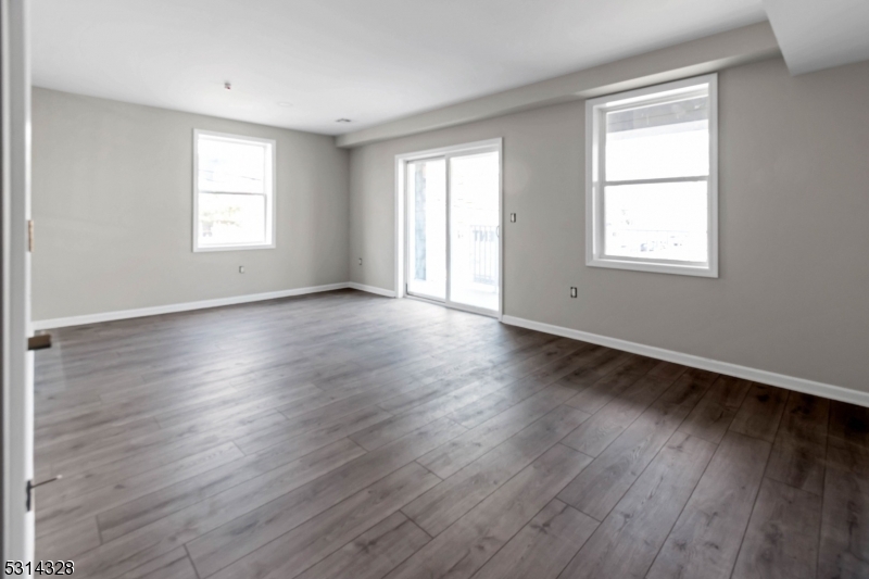 Elizabeth City, NJ 07201,862 E Jersey St #5