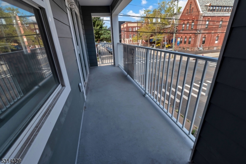 Elizabeth City, NJ 07201,862 E Jersey St #5