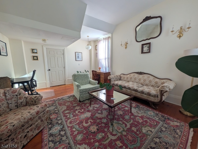 Belvidere Twp., NJ 07823,107 Greenwich St