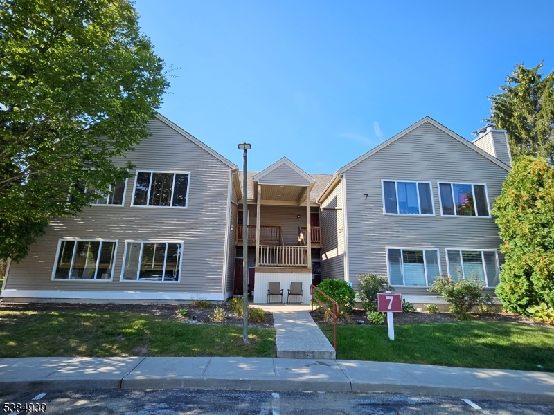 78 Falcon Ridge Way #8, Hamburg Boro, NJ 07419