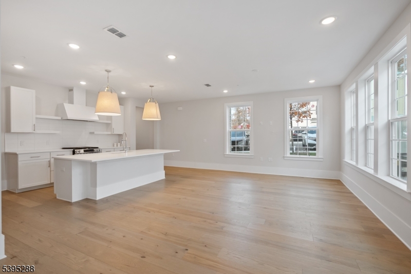 Warren Twp., NJ 07059,102 Iris Ct