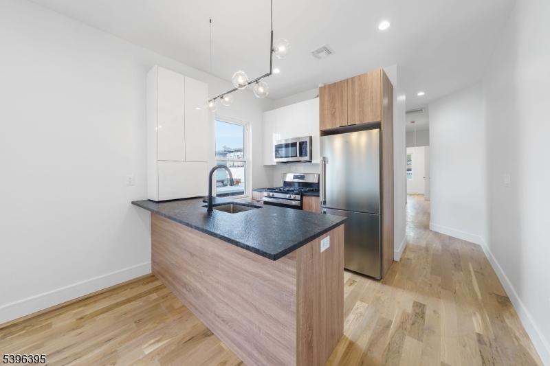 114 Center St #2A, Garwood Boro, NJ 07027