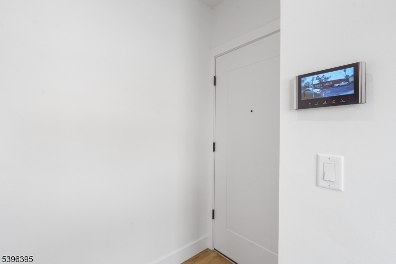 Garwood Boro, NJ 07027,114 Center St #2A