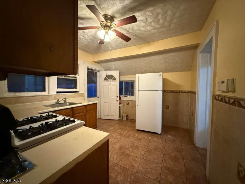 Hillside Twp., NJ 07205,579 Leo St