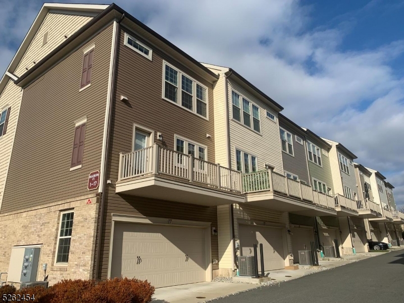 Livingston Twp., NJ 07039,17 Braeburn Ct