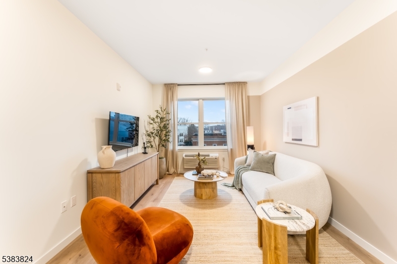 431 Dr Mlk Jr Blvd #311, East Orange City, NJ 07018