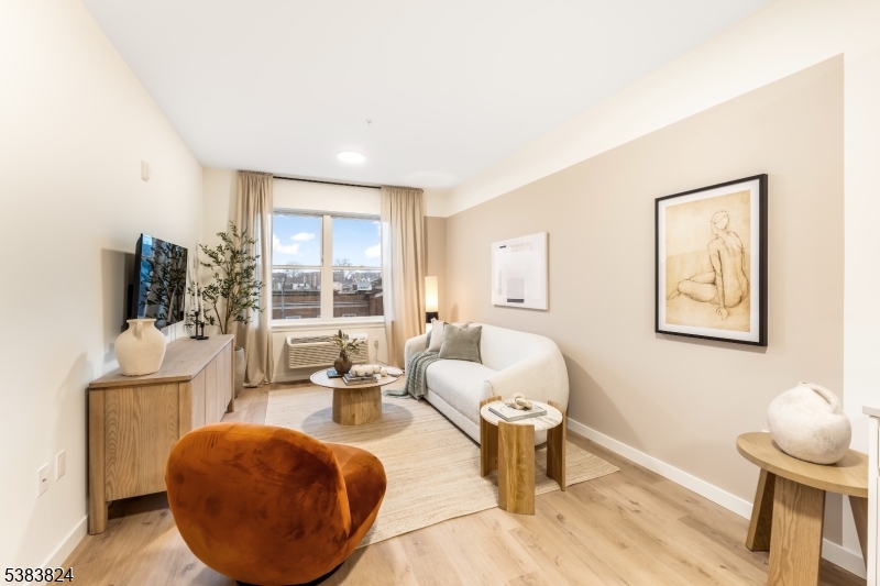 East Orange City, NJ 07018,431 Dr Mlk Jr Blvd #311