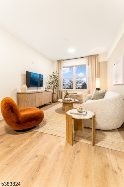 East Orange City, NJ 07018,431 Dr Mlk Jr Blvd #311