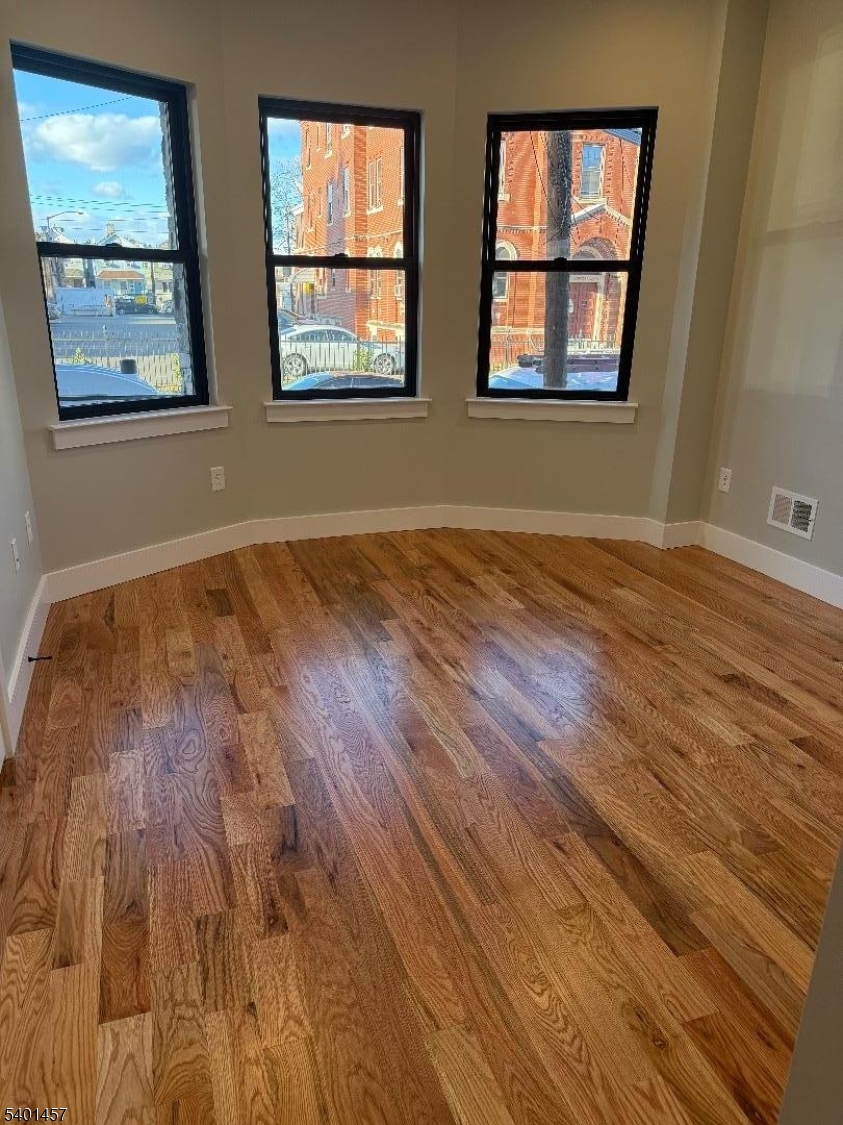 Newark City, NJ 07105,76 Barbara St #1