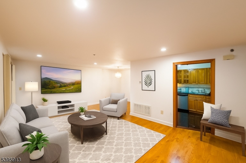 Woodbridge Twp., NJ 08840,404 N Lafayette Rd