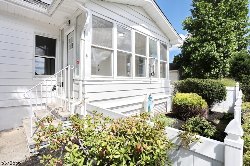 Fair Lawn Boro, NJ 07410,7-29 Cedar St